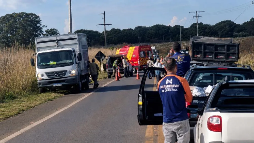 Acidente mobiliza equipes de resgate e helicóptero dos Bombeiros na GO-469