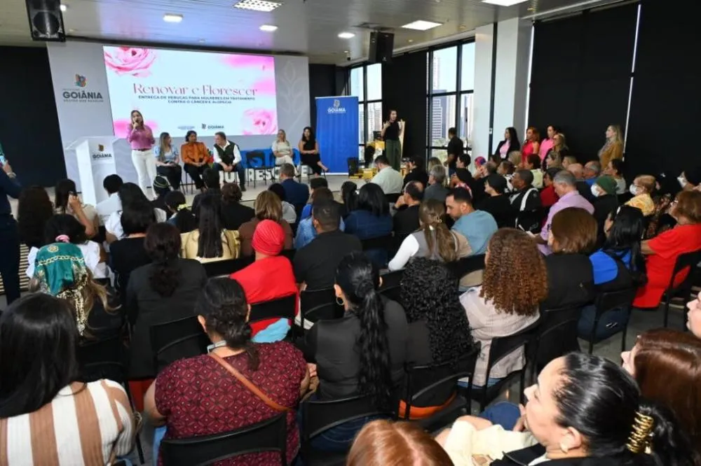 Projeto distribui perucas a mulheres em tratamento oncológico em Goiânia